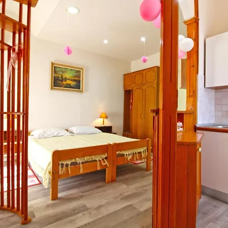 Diego 2160 Apartment *