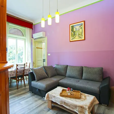 Diego 2160 Apartment